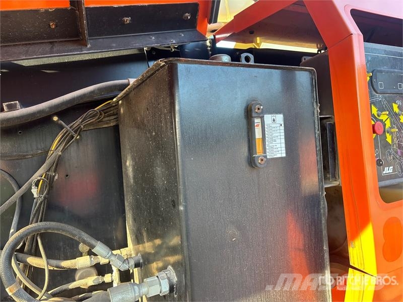 JLG 860SJ 4WD Diesel Articulating Boom Lift Articulated boom lifts