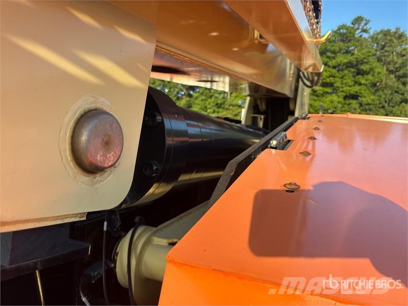 JLG 860SJ 4WD Diesel Articulating Boom Lift Articulated boom lifts
