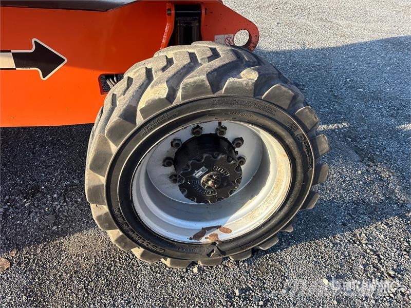 JLG 860SJ 4WD Diesel Articulating Boom Lift Articulated boom lifts
