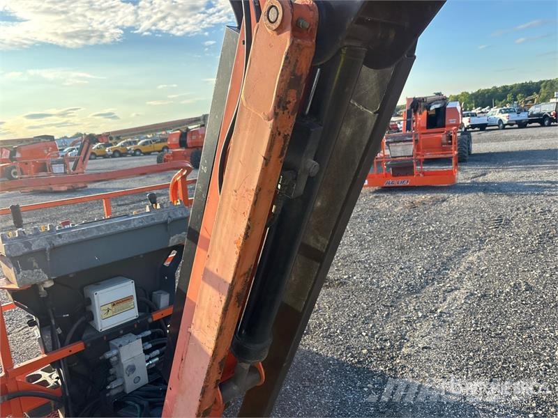 JLG 860SJ 4WD Diesel Articulating Boom Lift Articulated boom lifts