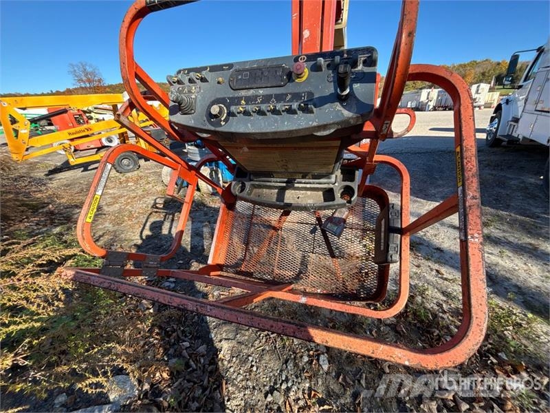 JLG E300 AJP 2WD Electric Articulating Boom Lift (Inop Zglobne dvižne ploščadi