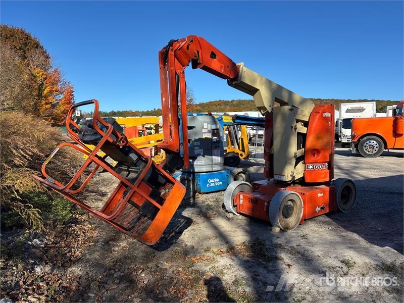 JLG E300 AJP 2WD Electric Articulating Boom Lift (Inop Zglobne dvižne ploščadi