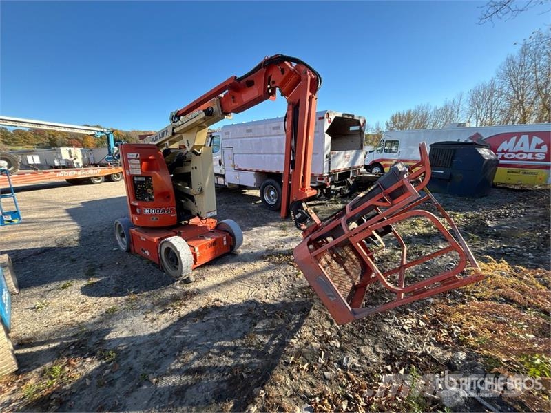 JLG E300 AJP 2WD Electric Articulating Boom Lift (Inop Zglobne dvižne ploščadi