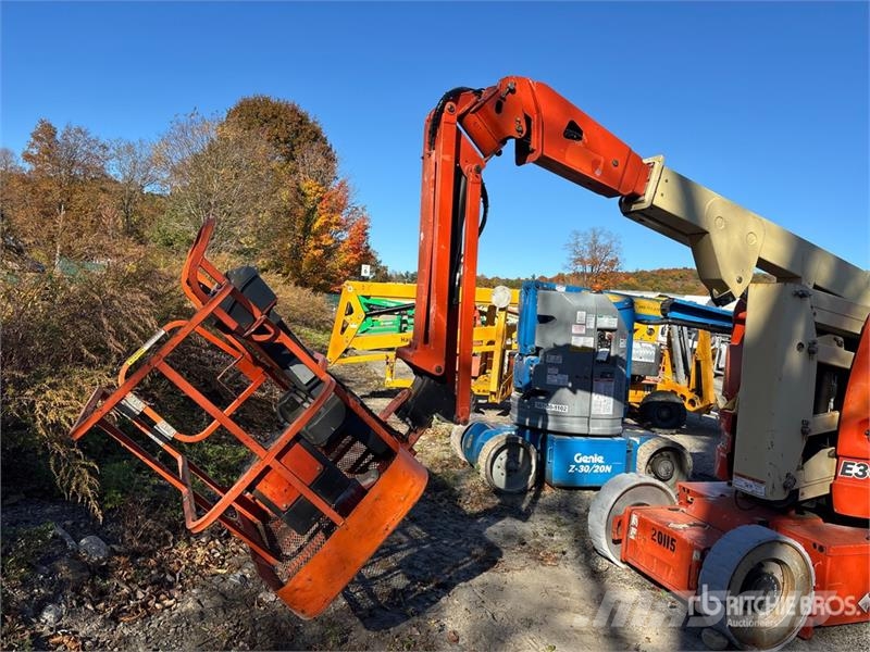 JLG E300 AJP 2WD Electric Articulating Boom Lift (Inop Zglobne dvižne ploščadi