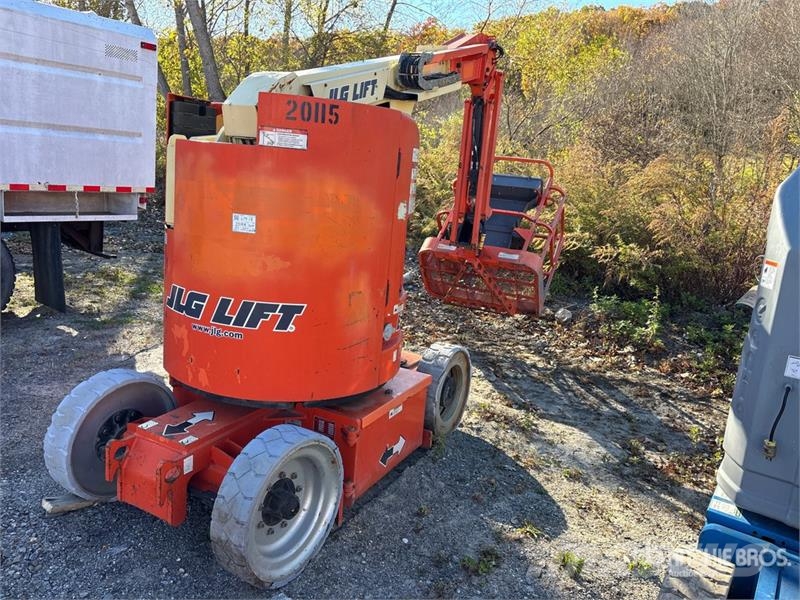 JLG E300 AJP 2WD Electric Articulating Boom Lift (Inop Zglobne dvižne ploščadi