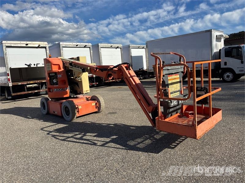 JLG E300AJP 2WD Electric Articulating Boom Lift Piattaforme a braccio articolato