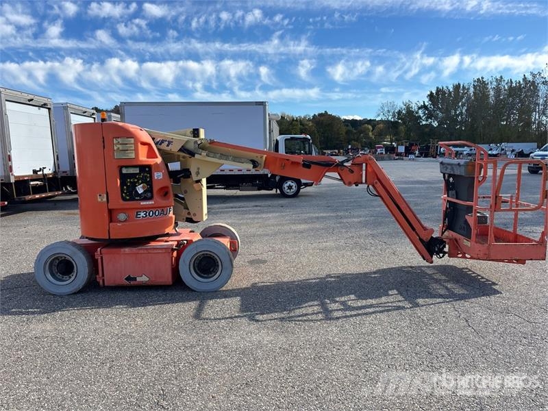 JLG E300AJP 2WD Electric Articulating Boom Lift Piattaforme a braccio articolato