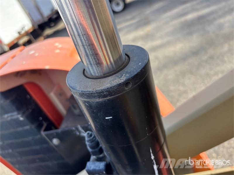 JLG E300AJP 2WD Electric Articulating Boom Lift Piattaforme a braccio articolato
