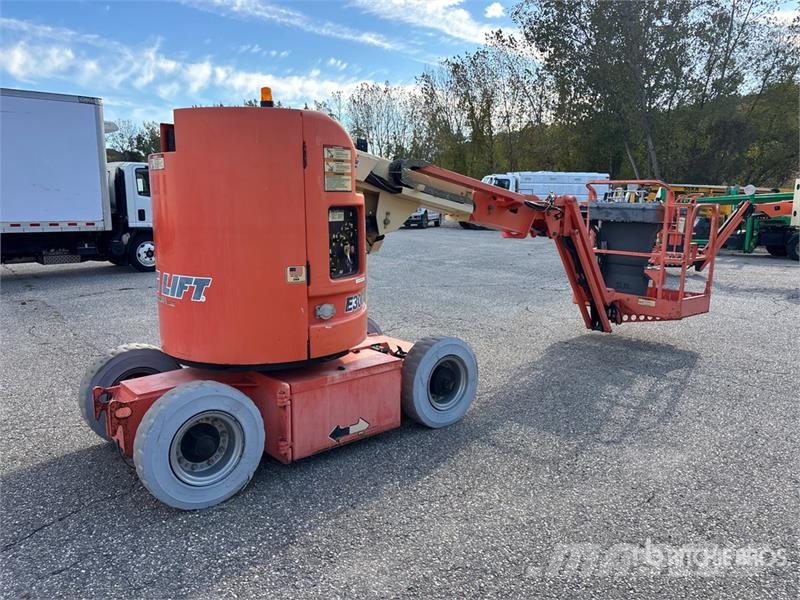 JLG E300AJP 2WD Electric Articulating Boom Lift Piattaforme a braccio articolato