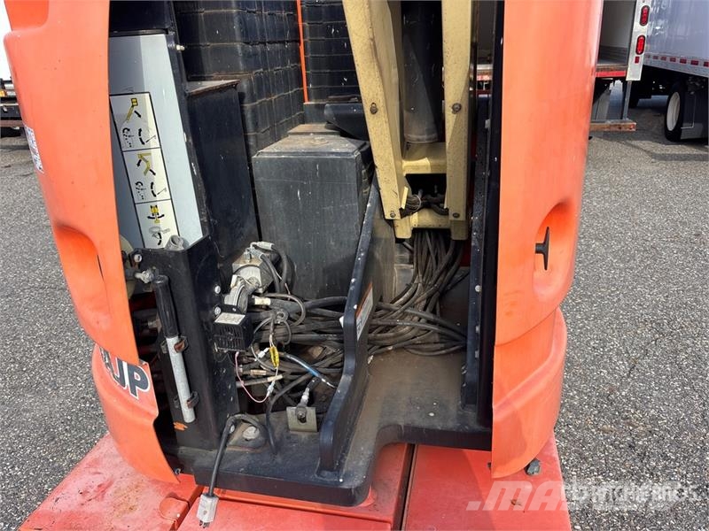 JLG E300AJP 2WD Electric Articulating Boom Lift Piattaforme a braccio articolato