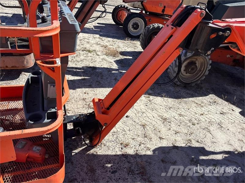 JLG E400AJPN 2WD Electric Articulating Boom Lift ブームリフト 屈伸型