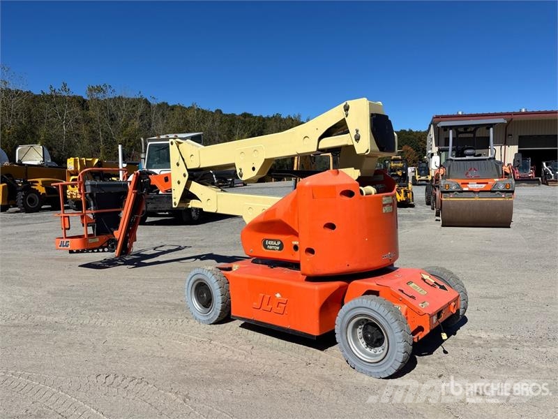 JLG E400AJPN 2WD Electric Articulating Boom Lift ブームリフト 屈伸型