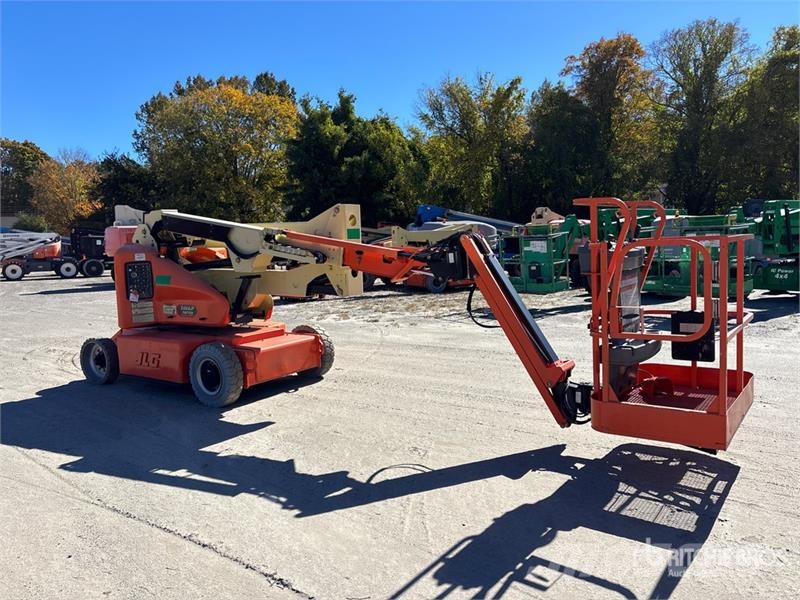 JLG E400AJPN 2WD Electric Articulating Boom Lift 曲臂高空工作平台