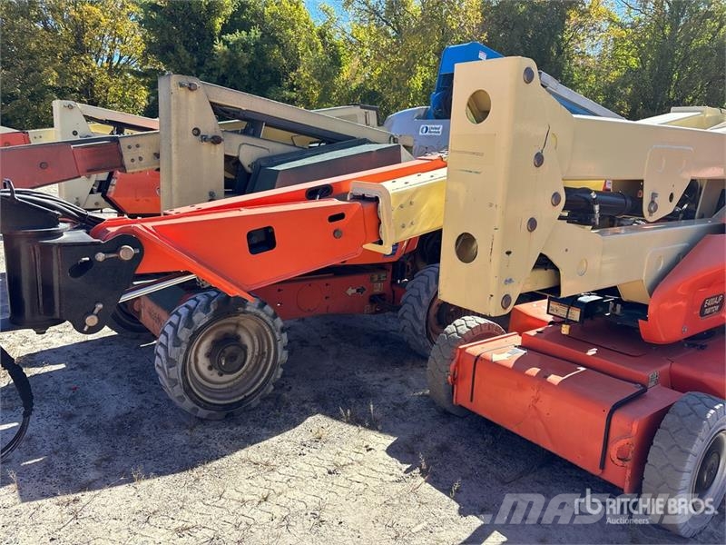 JLG E400AJPN 2WD Electric Articulating Boom Lift ブームリフト 屈伸型