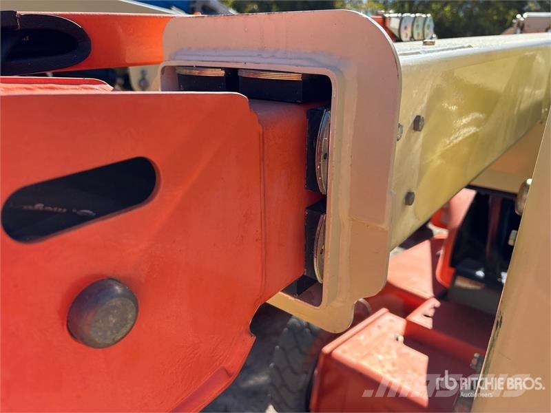 JLG E400AJPN 2WD Electric Articulating Boom Lift 曲臂高空工作平台