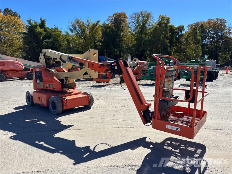 JLG E400AJPN 2WD Electric Articulating Boom Lift ブームリフト 屈伸型
