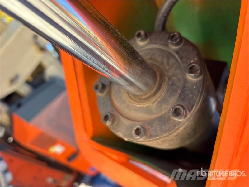JLG E400AJPN 2WD Electric Articulating Boom Lift ブームリフト 屈伸型