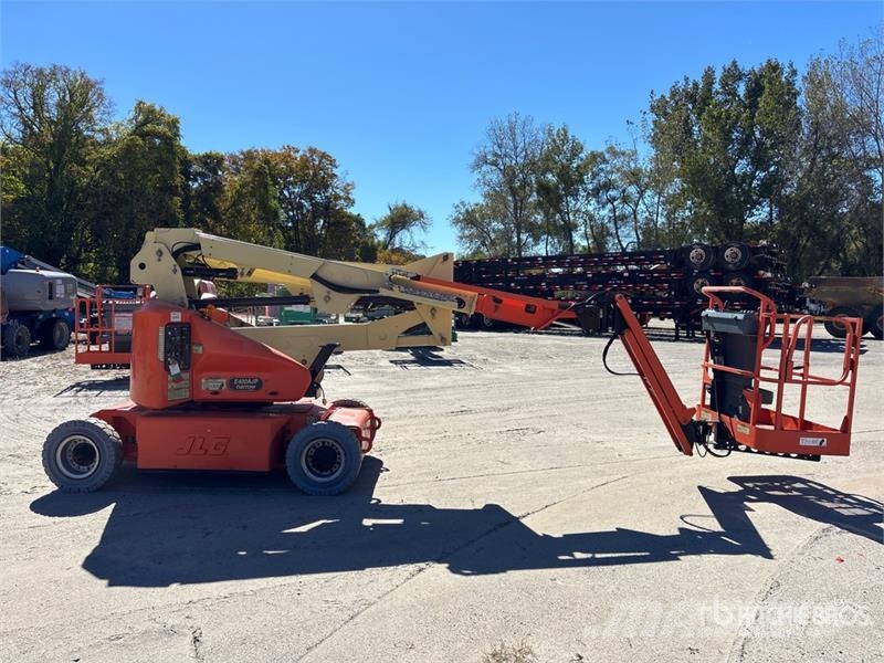 JLG E400AJPN 2WD Electric Articulating Boom Lift ブームリフト 屈伸型