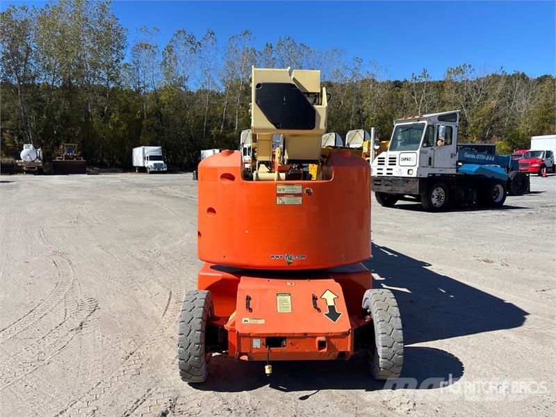 JLG E400AJPN 2WD Electric Articulating Boom Lift ブームリフト 屈伸型