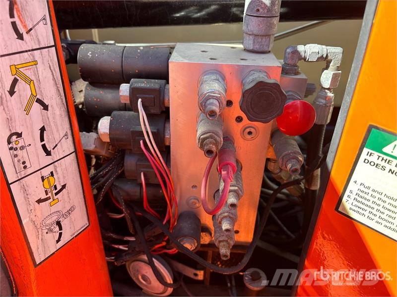 JLG E400AJPN 2WD Electric Articulating Boom Lift ブームリフト 屈伸型