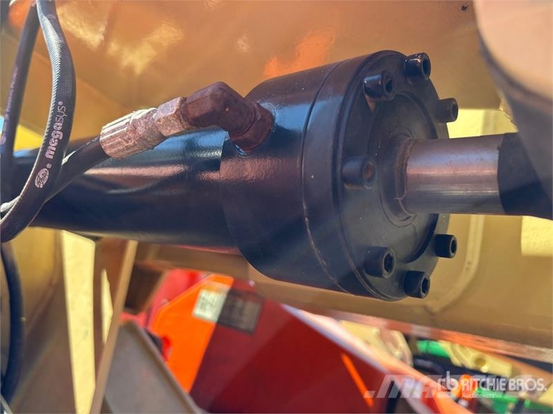 JLG E400AJPN 2WD Electric Articulating Boom Lift ブームリフト 屈伸型