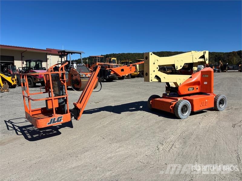 JLG E400AJPN 2WD Electric Articulating Boom Lift ブームリフト 屈伸型