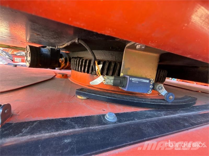 JLG E400AJPN 2WD Electric Articulating Boom Lift 曲臂高空工作平台