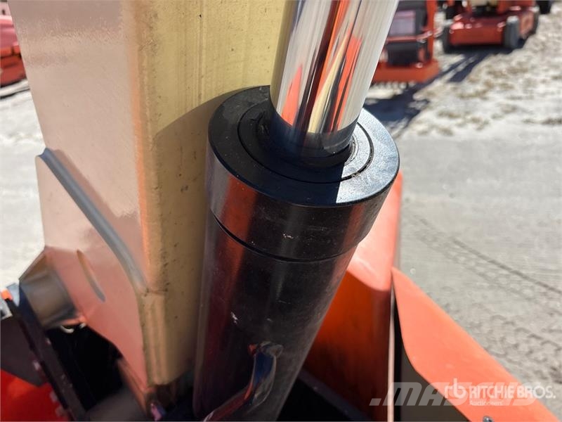 JLG E400AJPN 2WD Electric Articulating Boom Lift ブームリフト 屈伸型