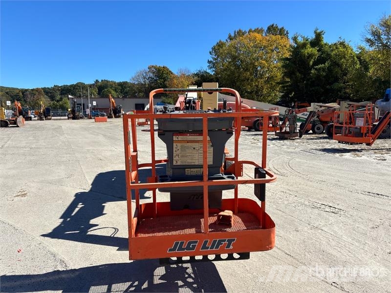 JLG E400AJPN 2WD Electric Articulating Boom Lift ブームリフト 屈伸型
