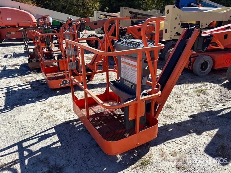 JLG E400AJPN 2WD Electric Articulating Boom Lift 曲臂高空工作平台