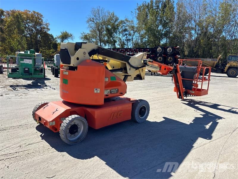 JLG E400AJPN 2WD Electric Articulating Boom Lift 曲臂高空工作平台