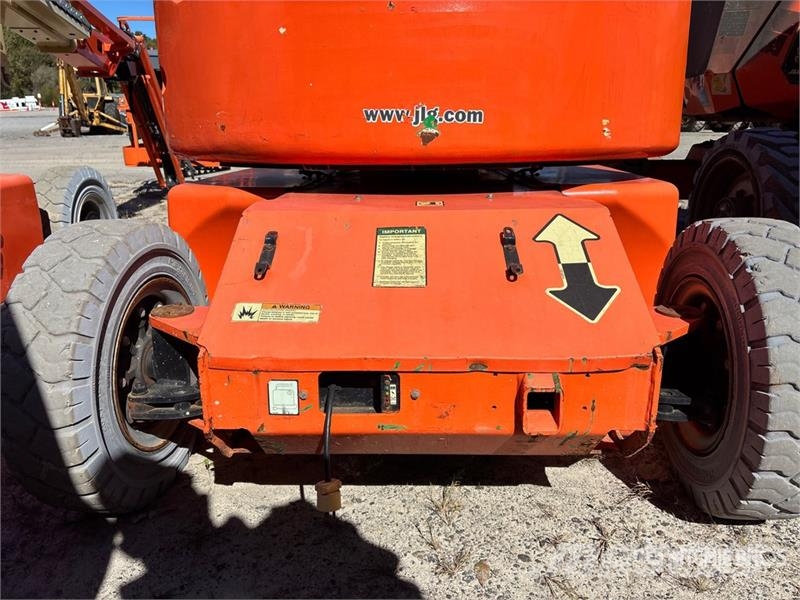 JLG E400AJPN 2WD Electric Articulating Boom Lift ブームリフト 屈伸型