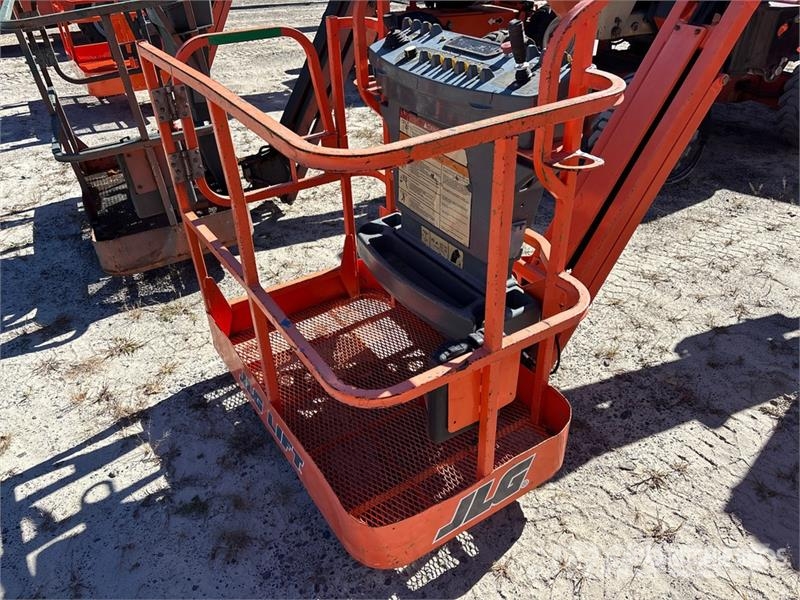 JLG E400AJPN 2WD Electric Articulating Boom Lift ブームリフト 屈伸型