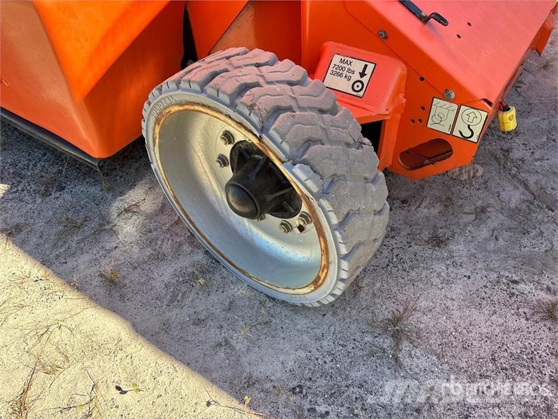 JLG E400AJPN 2WD Electric Articulating Boom Lift 曲臂高空工作平台