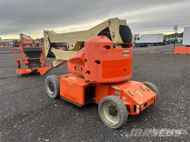 JLG E400AN 2WD Electric Articulating Boom Lift Articulated boom lifts