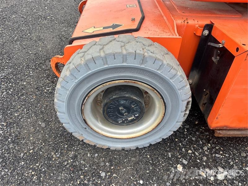 JLG E400AN 2WD Electric Articulating Boom Lift Articulated boom lifts