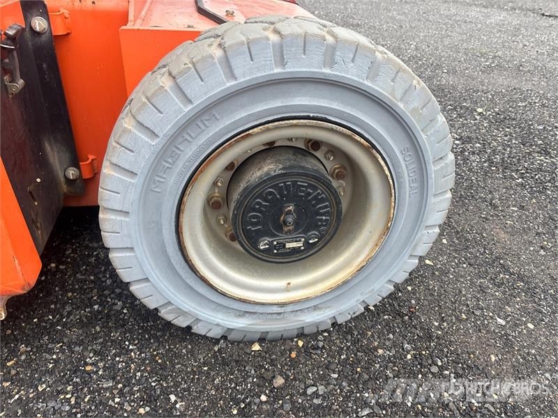 JLG E400AN 2WD Electric Articulating Boom Lift Articulated boom lifts