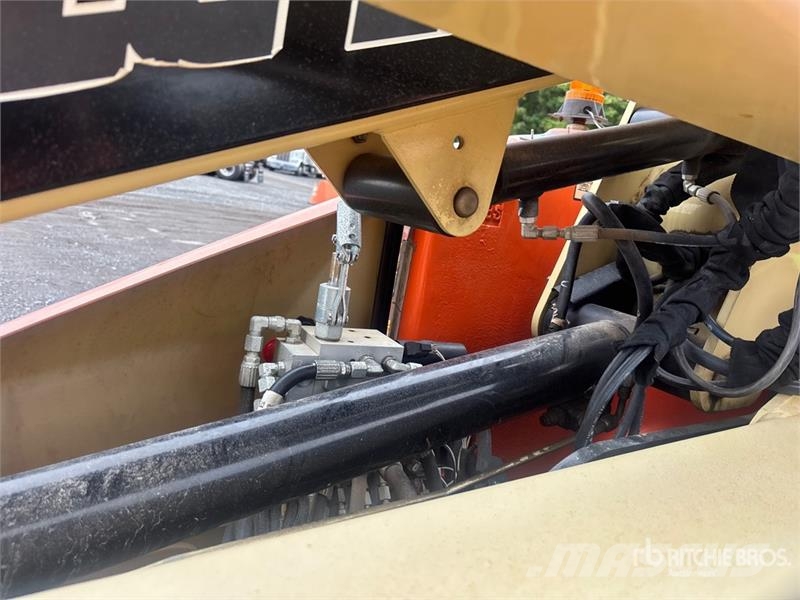 JLG E400AN 2WD Electric Articulating Boom Lift Articulated boom lifts
