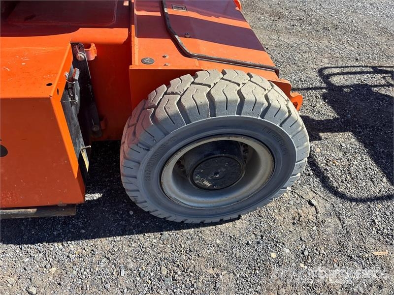 JLG E400AN 2WD Electric Articulating Boom Lift Strēles pacēlāji