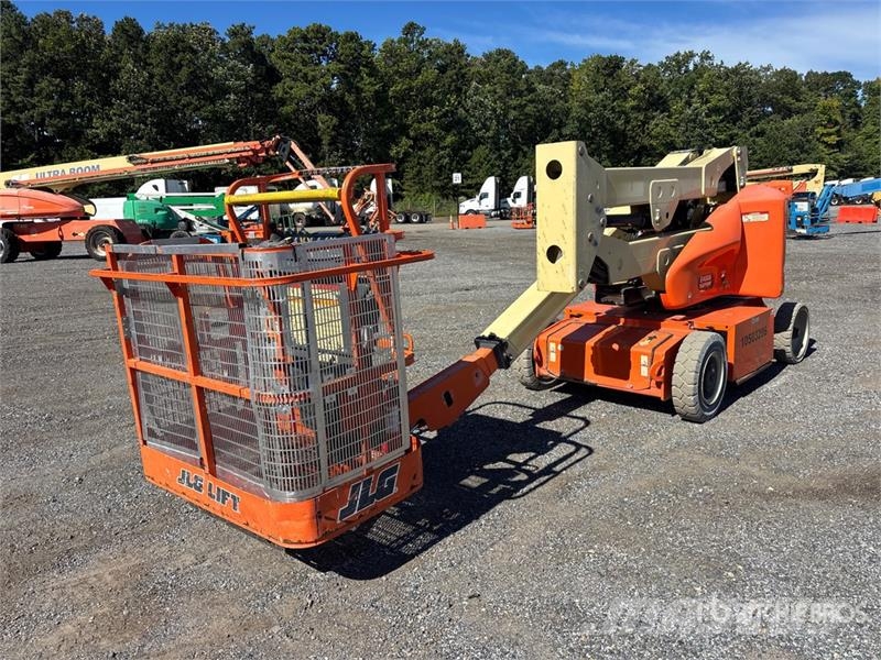 JLG E400AN 2WD Electric Articulating Boom Lift Strēles pacēlāji