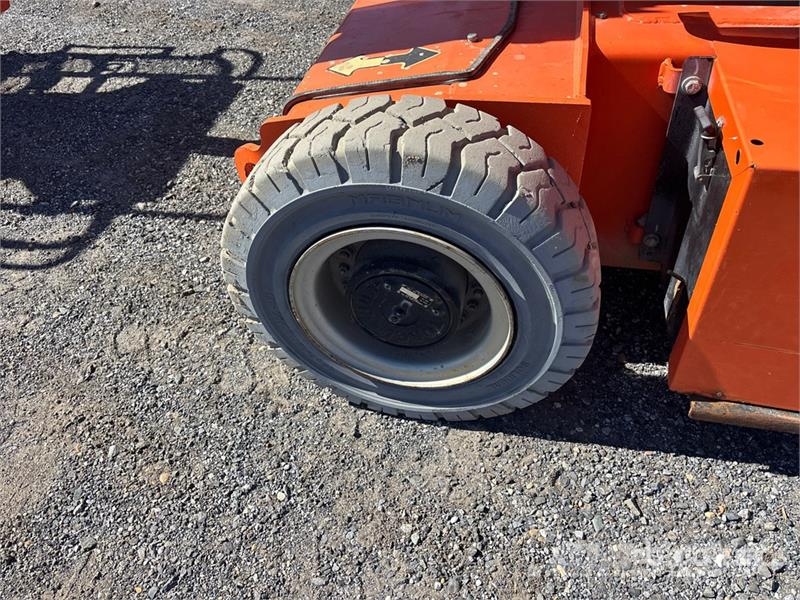 JLG E400AN 2WD Electric Articulating Boom Lift Strēles pacēlāji