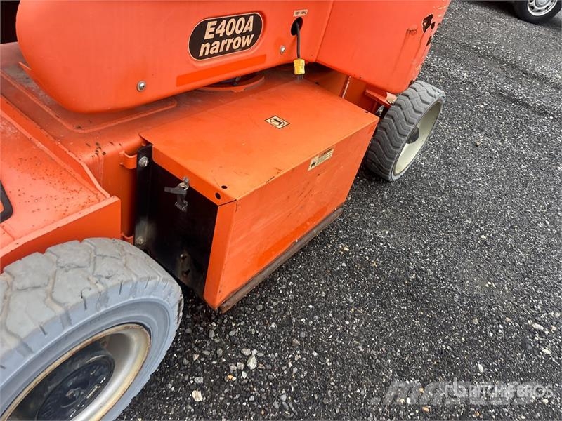 JLG E400AN 2WD Electric Articulating Boom Lift Articulated boom lifts