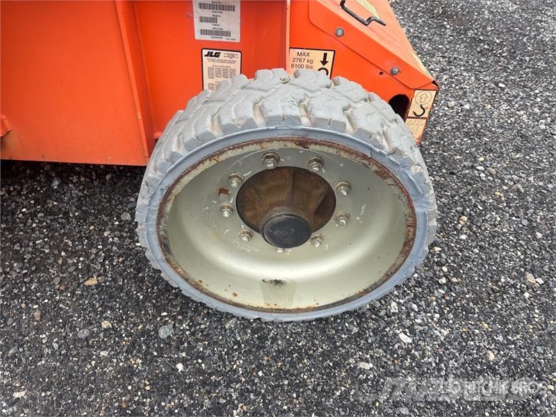 JLG E400AN 2WD Electric Articulating Boom Lift Articulated boom lifts