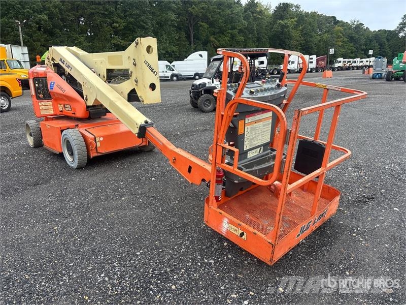 JLG E400AN 2WD Electric Articulating Boom Lift Articulated boom lifts