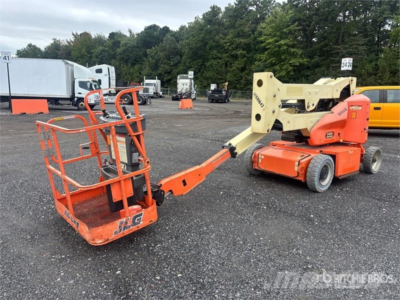 JLG E400AN 2WD Electric Articulating Boom Lift Articulated boom lifts