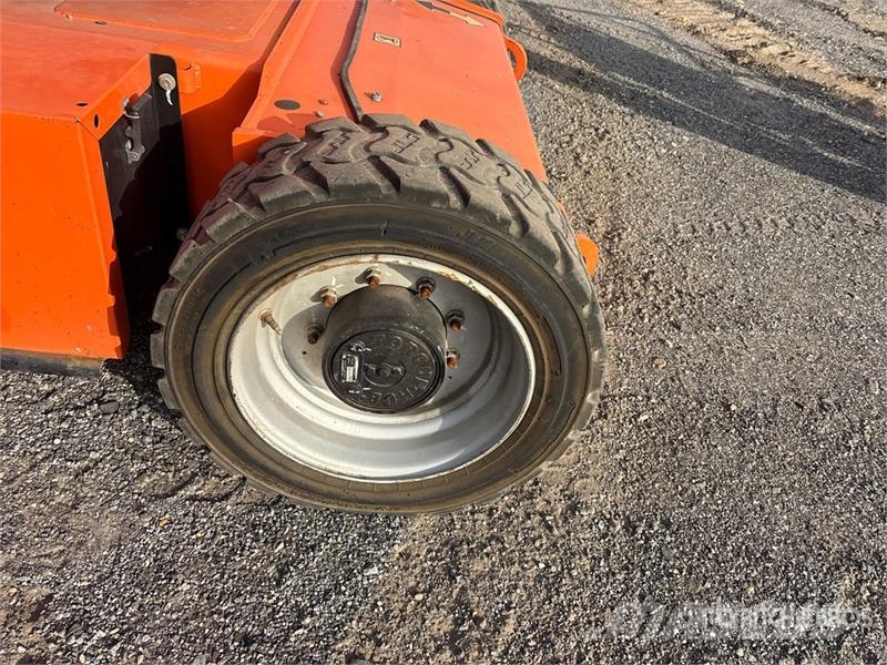 JLG E450AJ 2WD Electric Articulating Boom Lift Articulated boom lifts