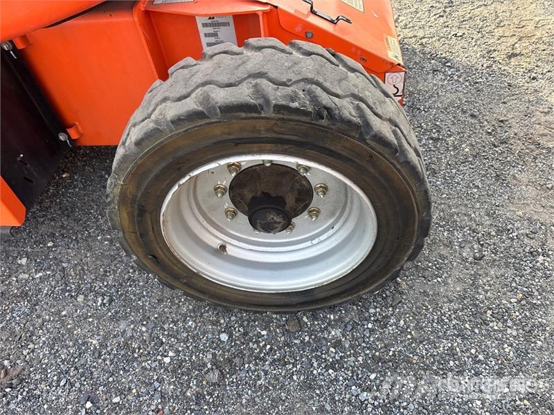 JLG E450AJ 2WD Electric Articulating Boom Lift Articulated boom lifts
