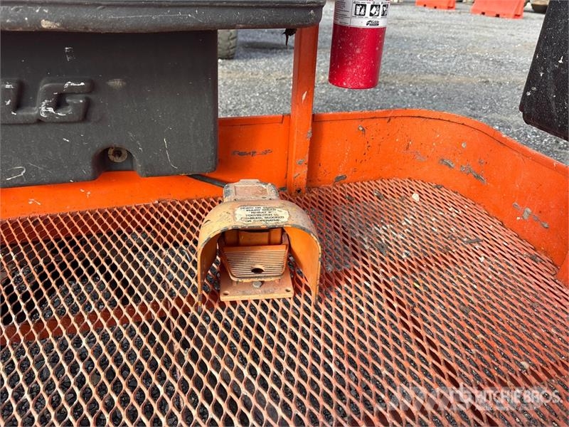 JLG E450AJ 2WD Electric Articulating Boom Lift Articulated boom lifts