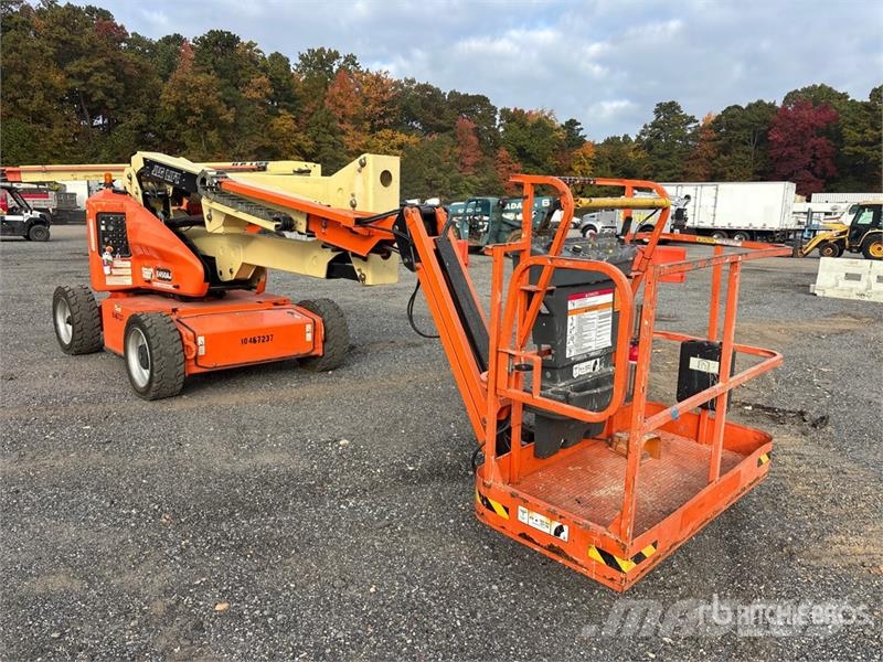 JLG E450AJ Electric Articulating Boom Lift 曲臂高空作業車