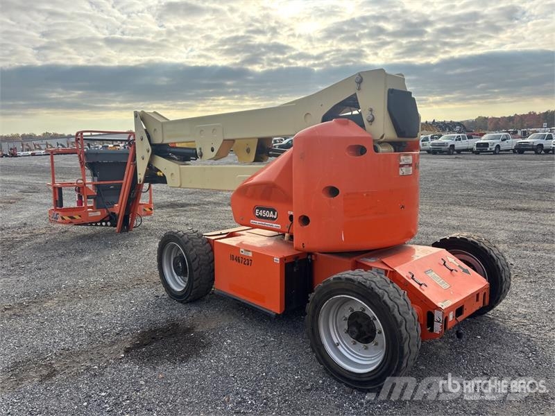 JLG E450AJ Electric Articulating Boom Lift 曲臂高空作業車